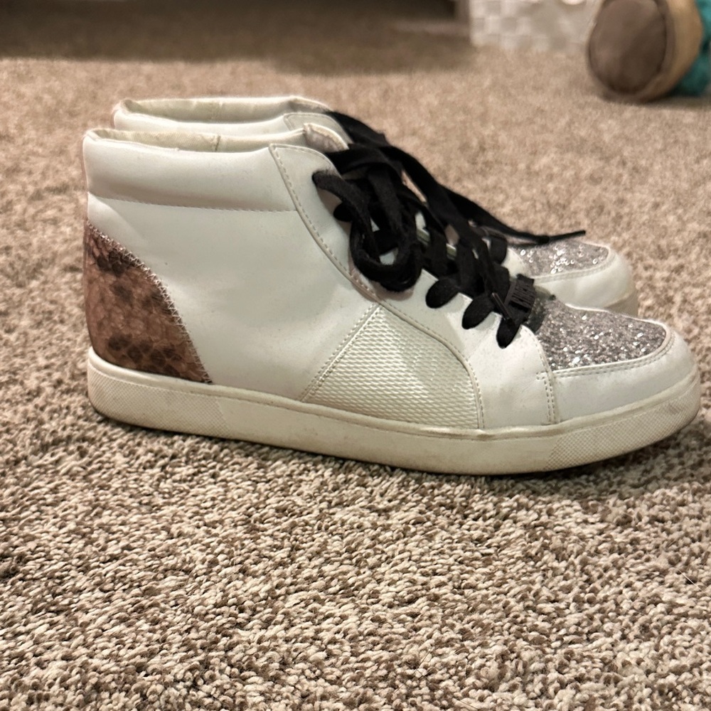 Circus by Sam Edelman White and Silver Sneakers